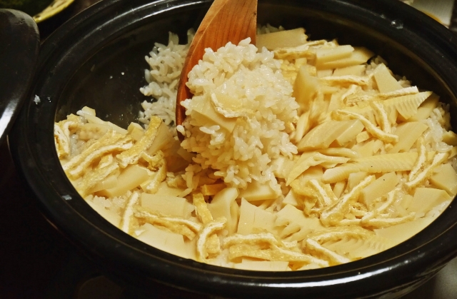ginger-fried-tofu-shirodashi-takikomi-gohan-earthenware-pot