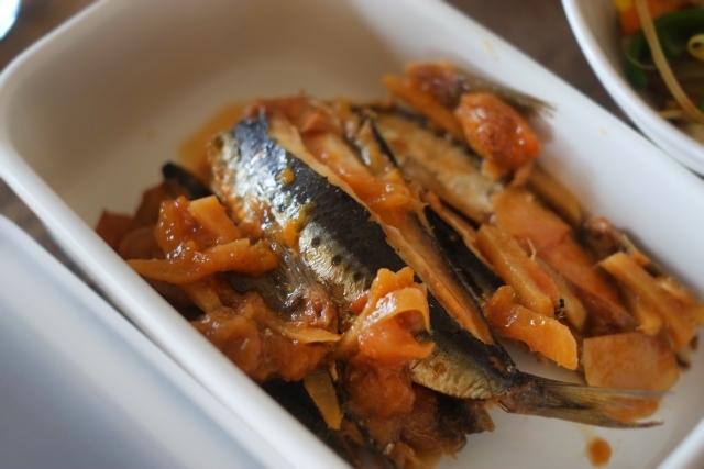 sardine-cans-tomato