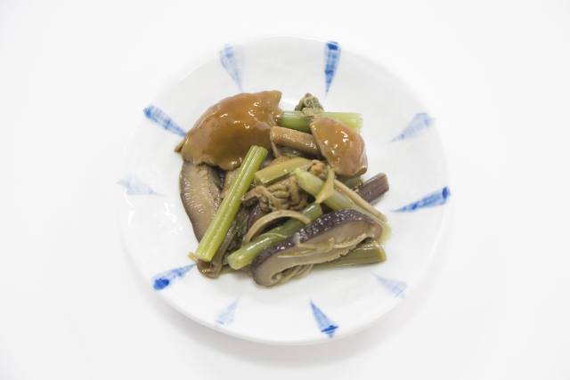 food-boiled-and-seasoned-of-a-bracken-and-the-mushroom