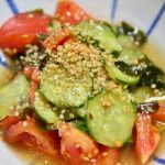 i-toss-the-salted-sea-tangle-of-the-cucumber-in-a-tomato