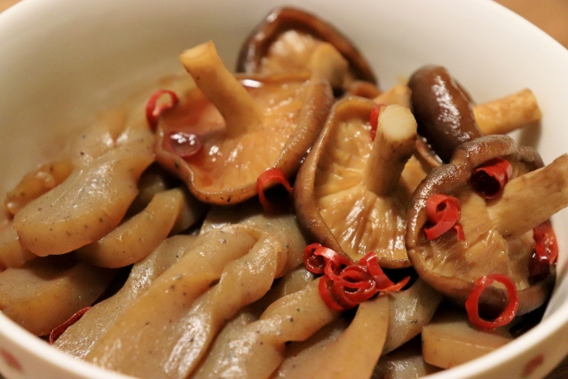 Shiitake-konjac-hot-food-boiled-and-seasoned