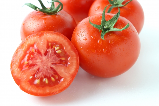 saw-a-tomato-pig-an-oven