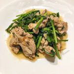 It-is-Chinese-chives-and-oyster-source-roasting-of-the-pork